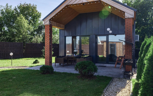 Частный  Дом с баней в поселке бизнес-класса