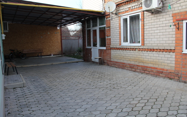 V Gostyah U Lyubvi Guest House