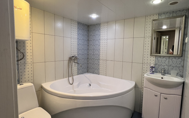 Malye s vannoj LeoHotels na Suvorovskom Apartment