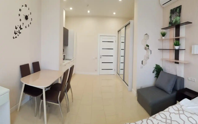 U Morya Na Bulvar Nadezhd 4/2 Flat