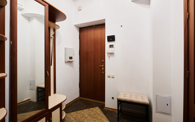 GM YArkaya Trekhkomnatnaya u Krasnoj Ploshchadi Apartments