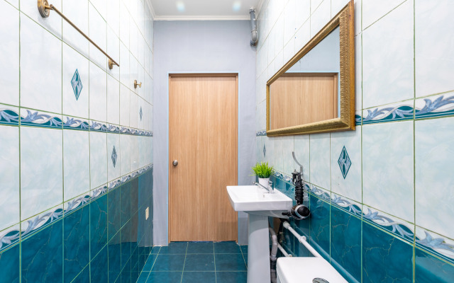 U Metro Sadovaya Flat
