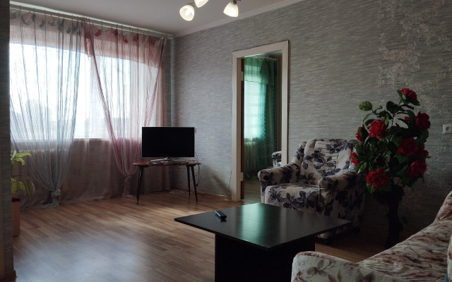 U Zh/d i Avto Vokzalov. Tsentr. 8mi Mestnye Apartments