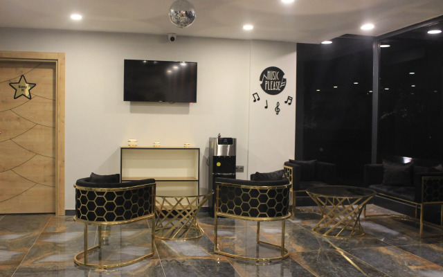 Retro Star Suites Hotel