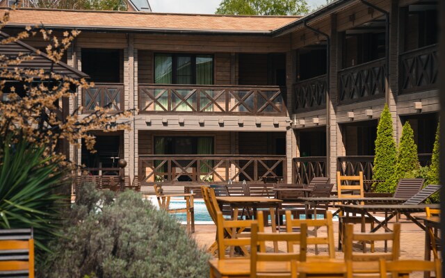 Zhuravli Hotel