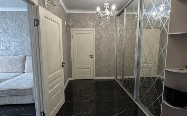Krasivaya kvartira v tsentre Omska Flat