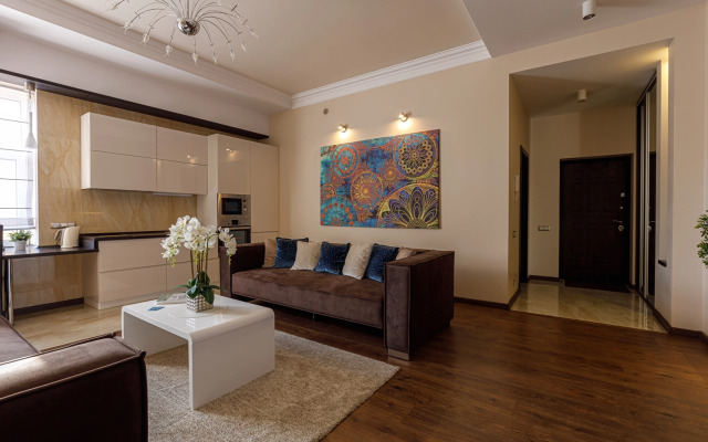 EvroUjut V centre s dzhakuzi Apartments