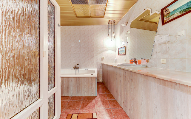 na Marata, 8, kv. 2 Guest Rooms