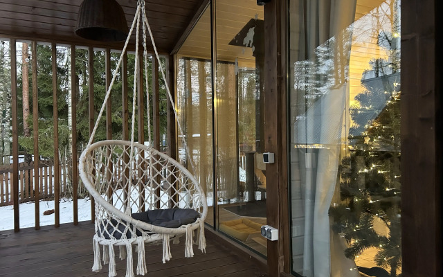 U Ozera S Terrasoy Sosnovy Dom Private house