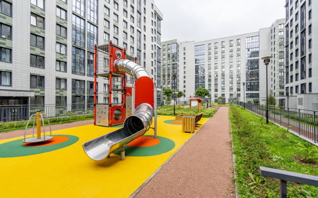 Apricot Tree Apartments on the Makarov Embankment