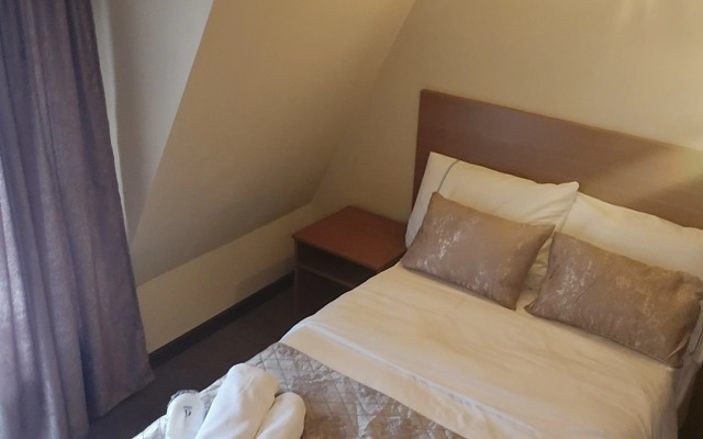 Ritsa Hotel