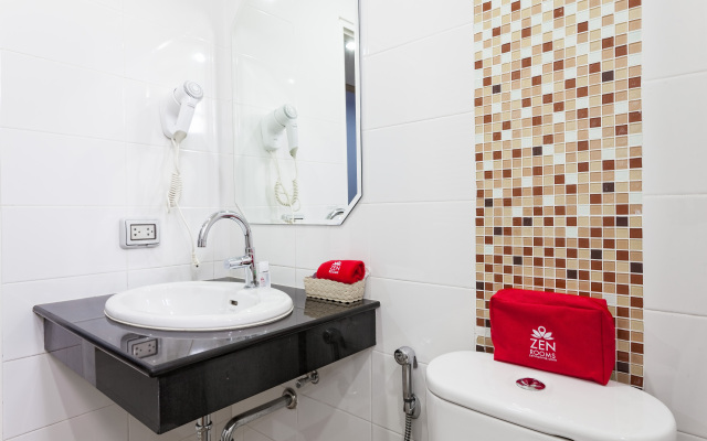 ZEN Rooms Patong Soi Chuwong Hotel