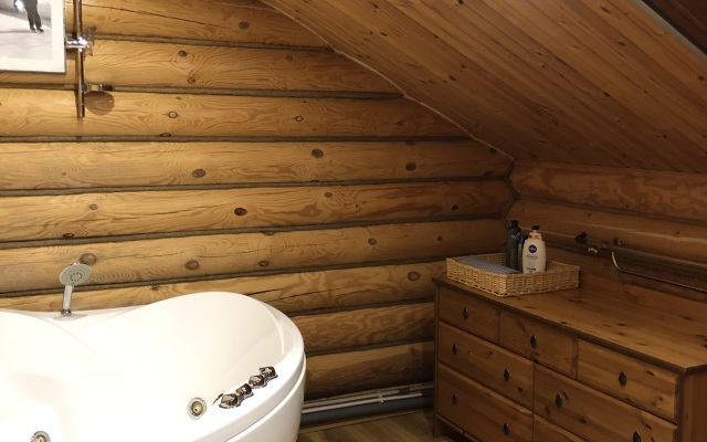 Гостевой Дом с Клёвой Рыбалкой в Своём Пруду, Около Реки