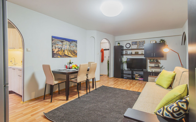 GM ryadom s Ekspocentrom i Belym domom Apartments