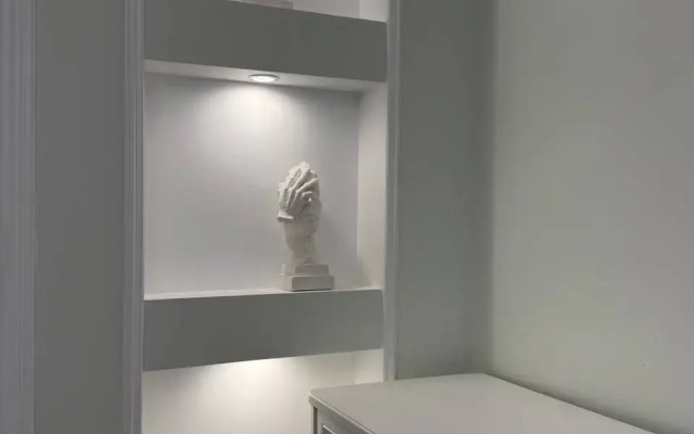 Klacca Lukhury Flat