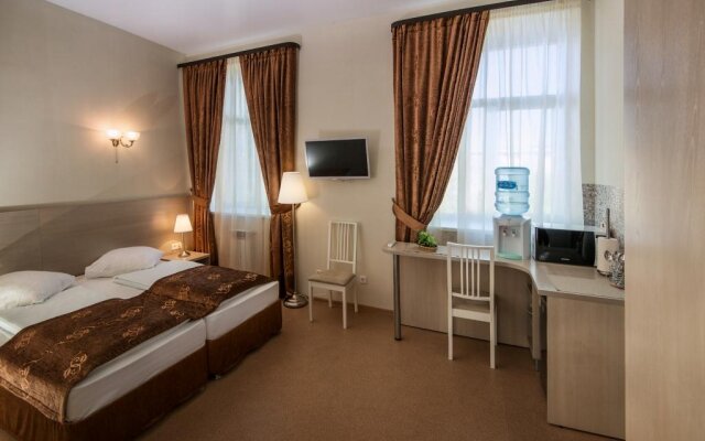 Atom Hotel
