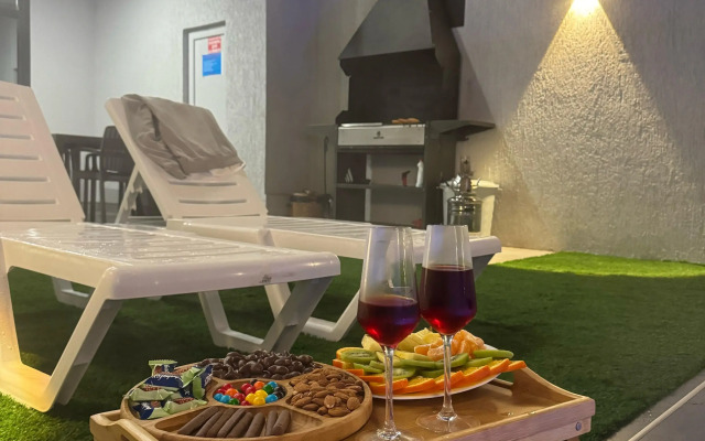 Гостевой дом Дом с бассейном на берегу