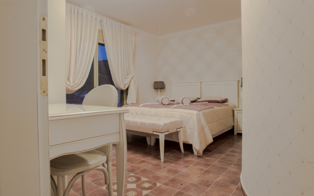 Toroni Luxury Villas - White Villa