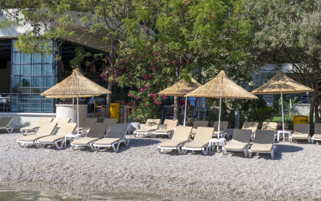 Alesta Yacht Hotel