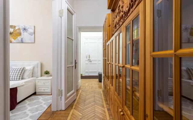 Lyuks s balkonom i vidom na Arbat Apartments