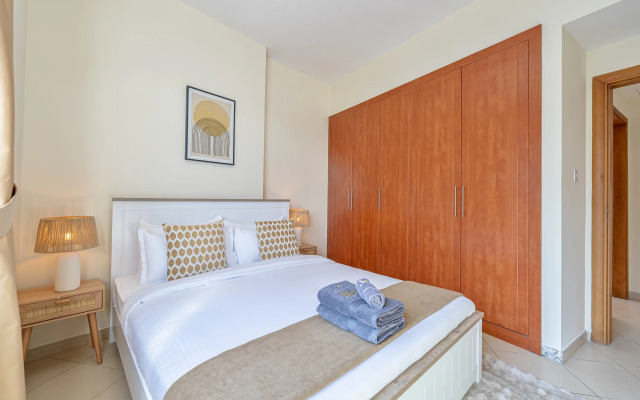 Marcopolo - Lavish 2BR next to Metro & Tram Apartments