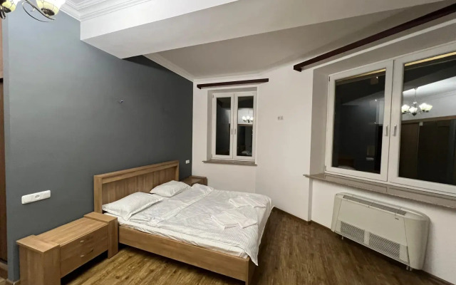 Trekhkomnatnaya Prostornaya na Severnom Prospekte, Hh556 Flat