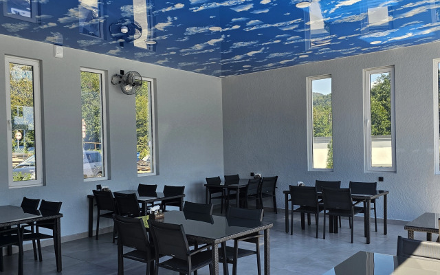 Uyutnaya Studiya Dlya Dvoikh Apartments