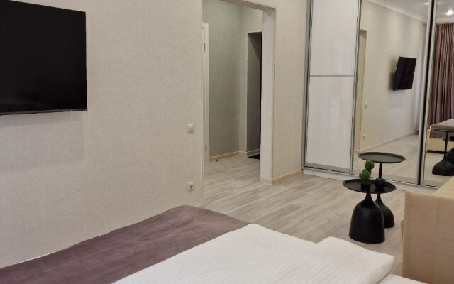 Квартира Flatirini с панорамными окнами в ЖК Весна