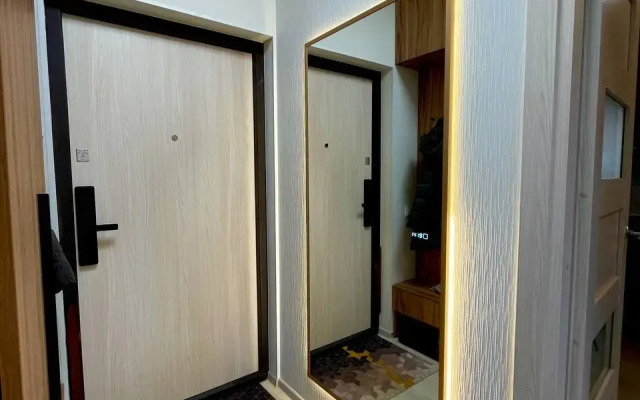 Ryadom S Parkom I Ska Arenoy Flat