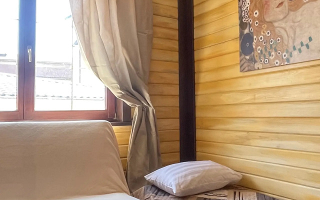 Chastny Kottedzh u reki Private house