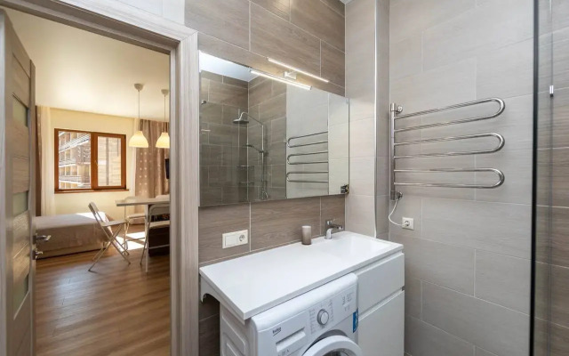 Svetlaya Studiya S Shikarnym Vidom Na Gory Flat