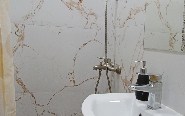 Dushevnoye zhilyo nad Pitstseriey Tsentr ryadom Apartments