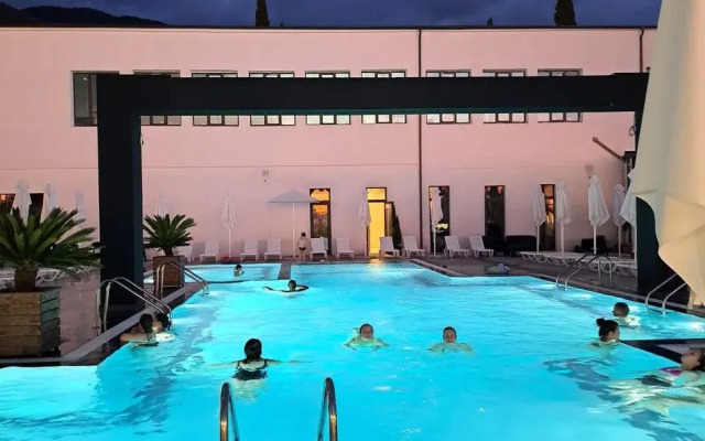 Hotel Izumrud