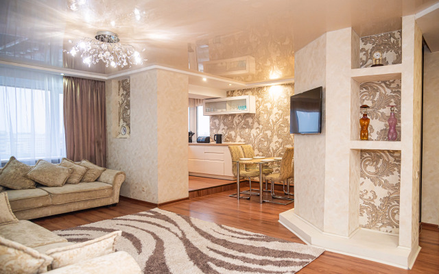 Trekhkomnatnaya v Tsentre ryadom s Galleria Minsk Flat