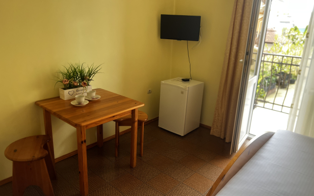 U Samogo Sinego Morya  Living Quarters