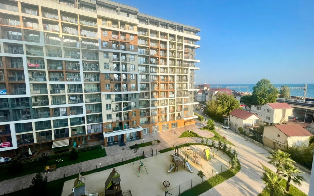 Dlya Troikh Gostey S Vidom Na More Flat