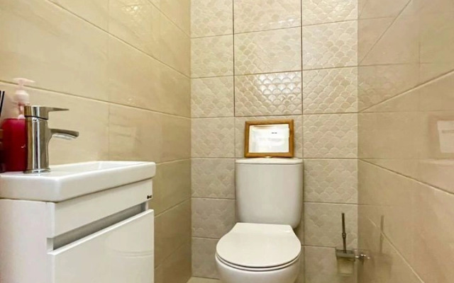 S Khoposhim Pemontom C Tpemya Izolirovannymi Komnatami Flat