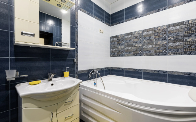 Na Vosem Person Apartments