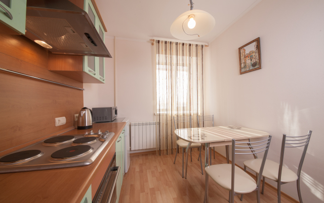 Na Vodopyanova Apartment