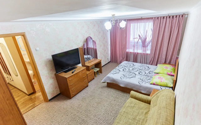 Ukhtasutki On Kosmonavtov