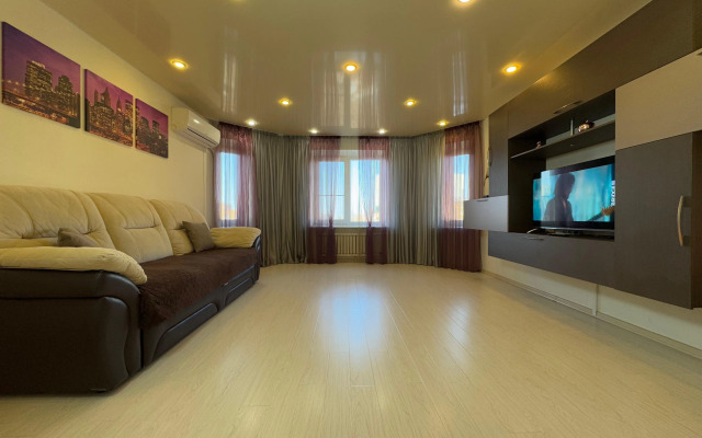 Квартира 3-Комнатная Верхнепортовая 64а