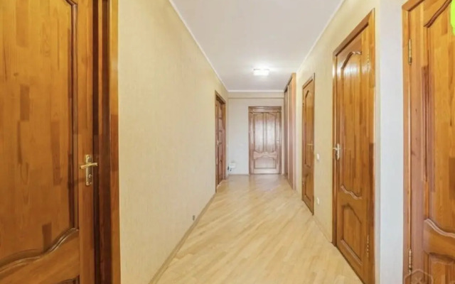 Apartments Trekhkomnatnye Na Ulitse Rafieva