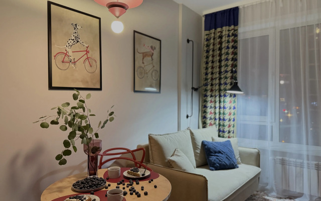 YARKIY DIZAYN, PANORAMA NA REKU PRYAMO S KROVATI Apartments