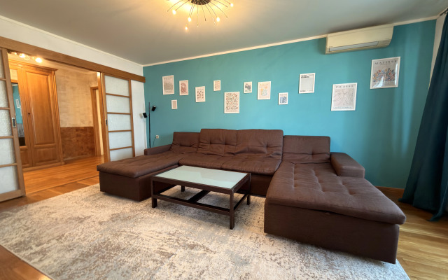 Квартира Просторная Трехтомная У Блохина