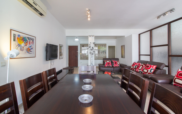 Апартаменты Bright 3BR in the Beating Heart of TLV by FeelHome