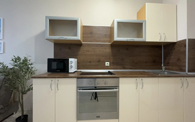 V ZHK Entuziastov Apartments