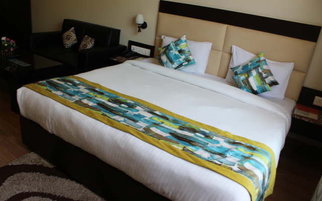 The Golden Apple Hotel