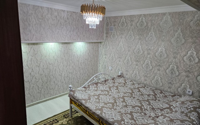 Na ulitse Salmana Flat