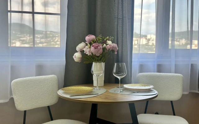 Na Pasechnoy 64 Flat