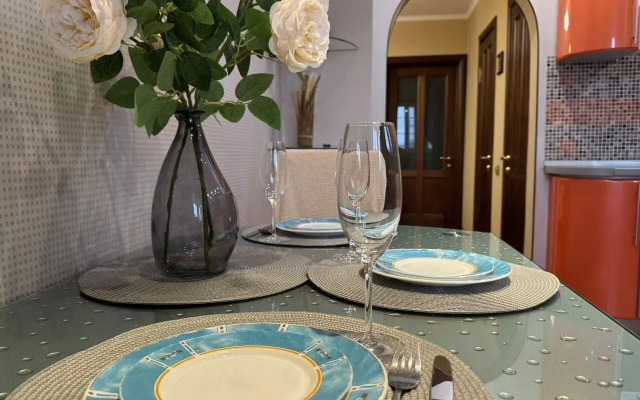 Na Ulitse Khvorostukhina, 1a Flat
